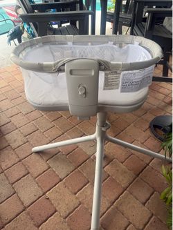 Halo Bassinest Swivel Sleeper Bedside Bassinet