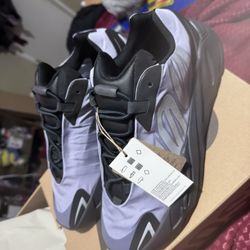 Yeezy 700 & Jordan 6