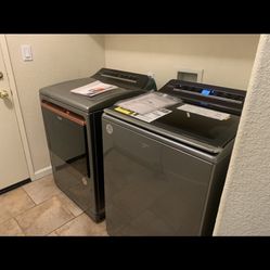 Whirlpool Washer And Gas Dryer ( Please Read Description)