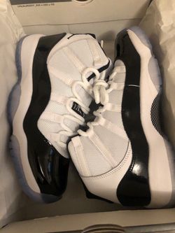 Jordan 11 size 6 ( concord)