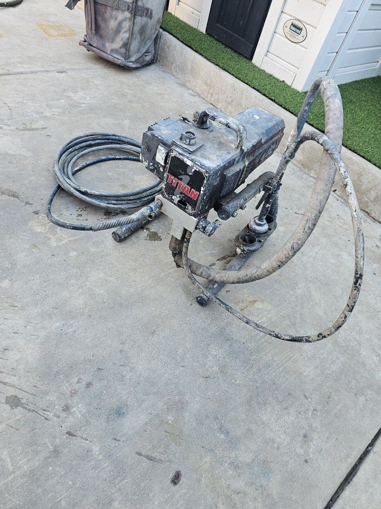 Paint Sprayer Titan 440
