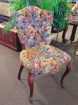 Floral Tapestry Tufted Accent Chair