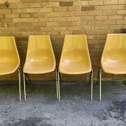 Set Of 4 Krueger Fiberglass Chairs
