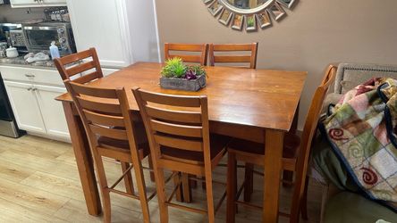 Table and 6 chairs
