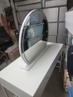 Vanity desk