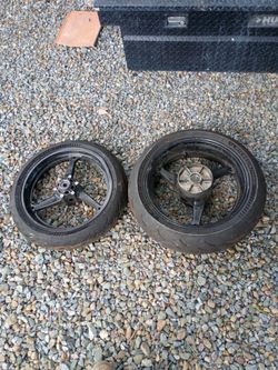 Front and rear rim and tire off of 2004 cbr600RR