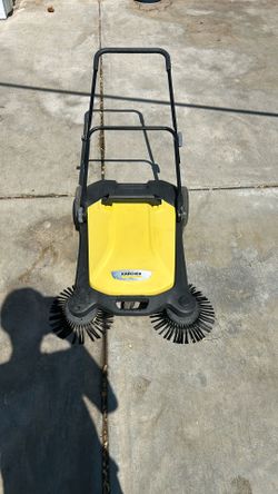 S 4 Twin Walk-Behind Outdoor Hand Push Sweeper - 5.25 Gal. Capacity