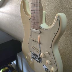 Strat-style Guitar