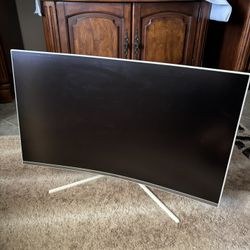 32" UHD Curved Samsung Monitor with 1-billion colors LU32R591CWNXZA