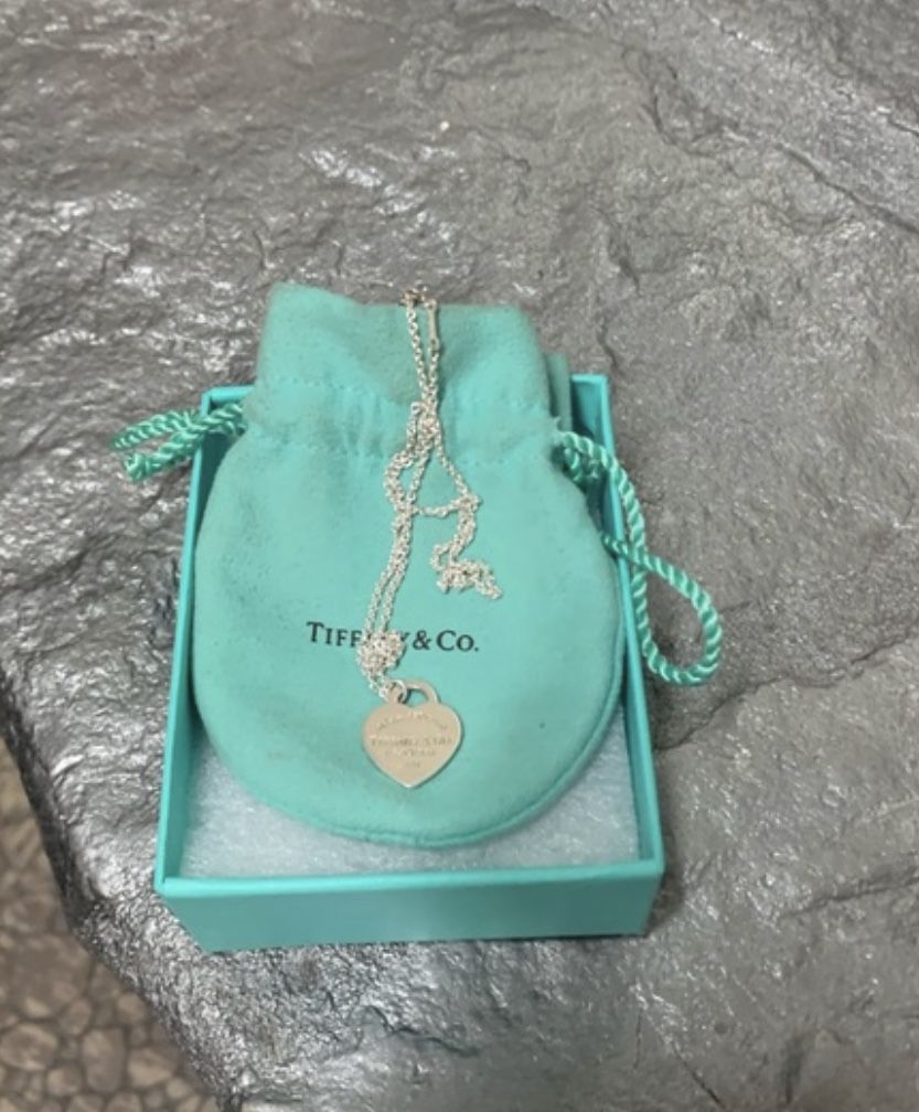 NWOT/ Tiffany & Co SML authentic Rare & beautiful Sml Return to Tiffany heart tag w/15” Perretti necklace $115