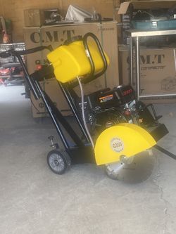 Concrete cutting saw