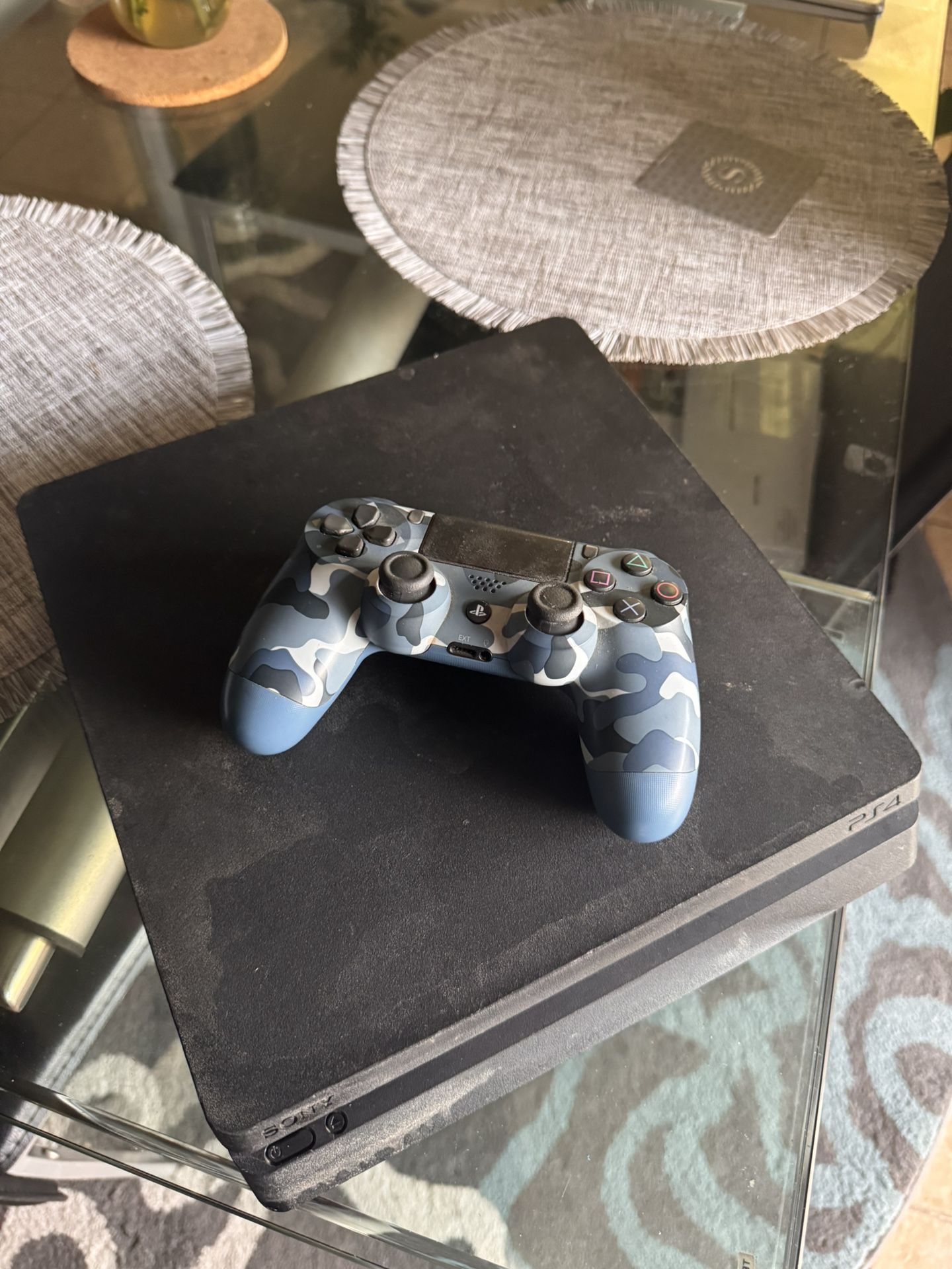 1TB. PS4 SLIM