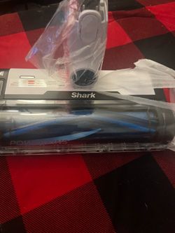 Self cleaning cordless vacuum