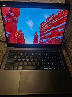 MacBook Pro M3 512gb