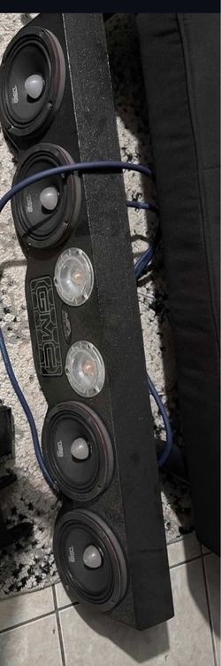 Rack comes with 4ds 18 speakers