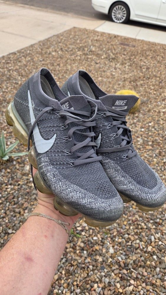 Nike Air Vapormax Flyknit Men's Size 12 Running Shoes Asphalt Gray
