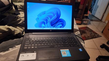 LAP TOP HP DE 6 GB RAM Y 1 TB SSD