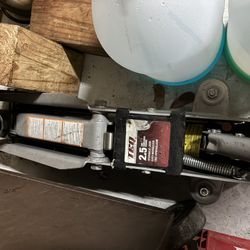 2.5 Ton Hydraulic Jack.