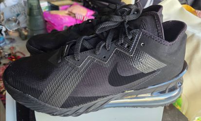 Low Nike Men's size 10.5