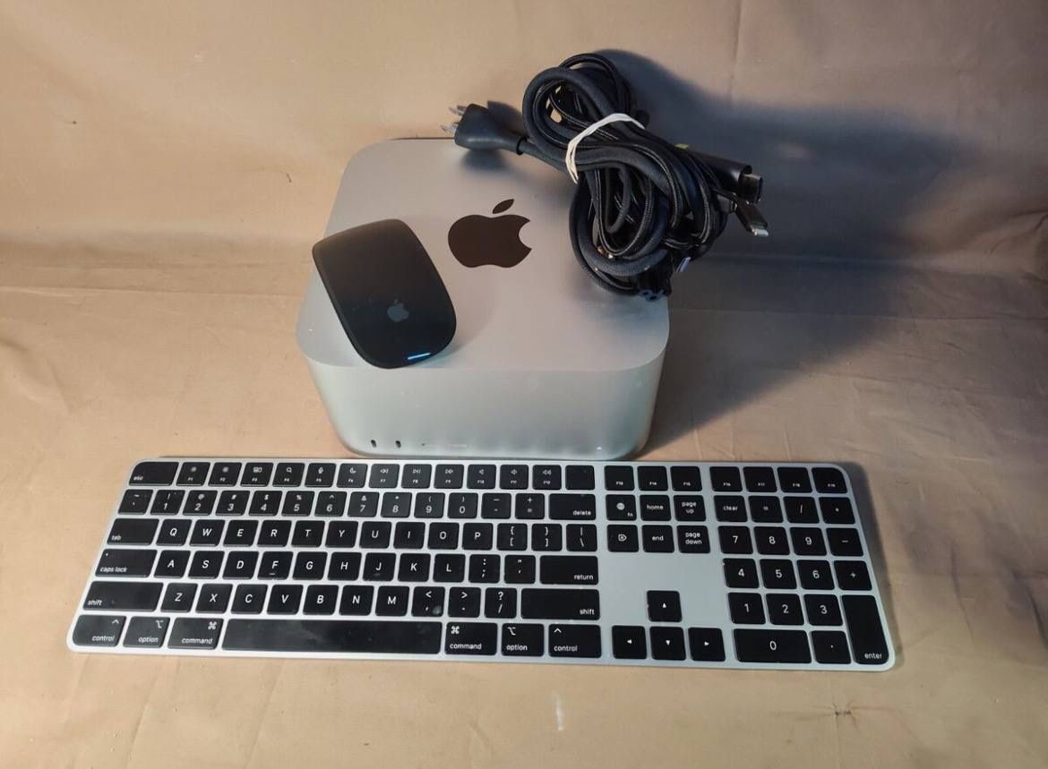 Apple Mac Studio (512GB SSD, M1 Max, 32GB) Silver - MJMV3LL/A (2022) A2615