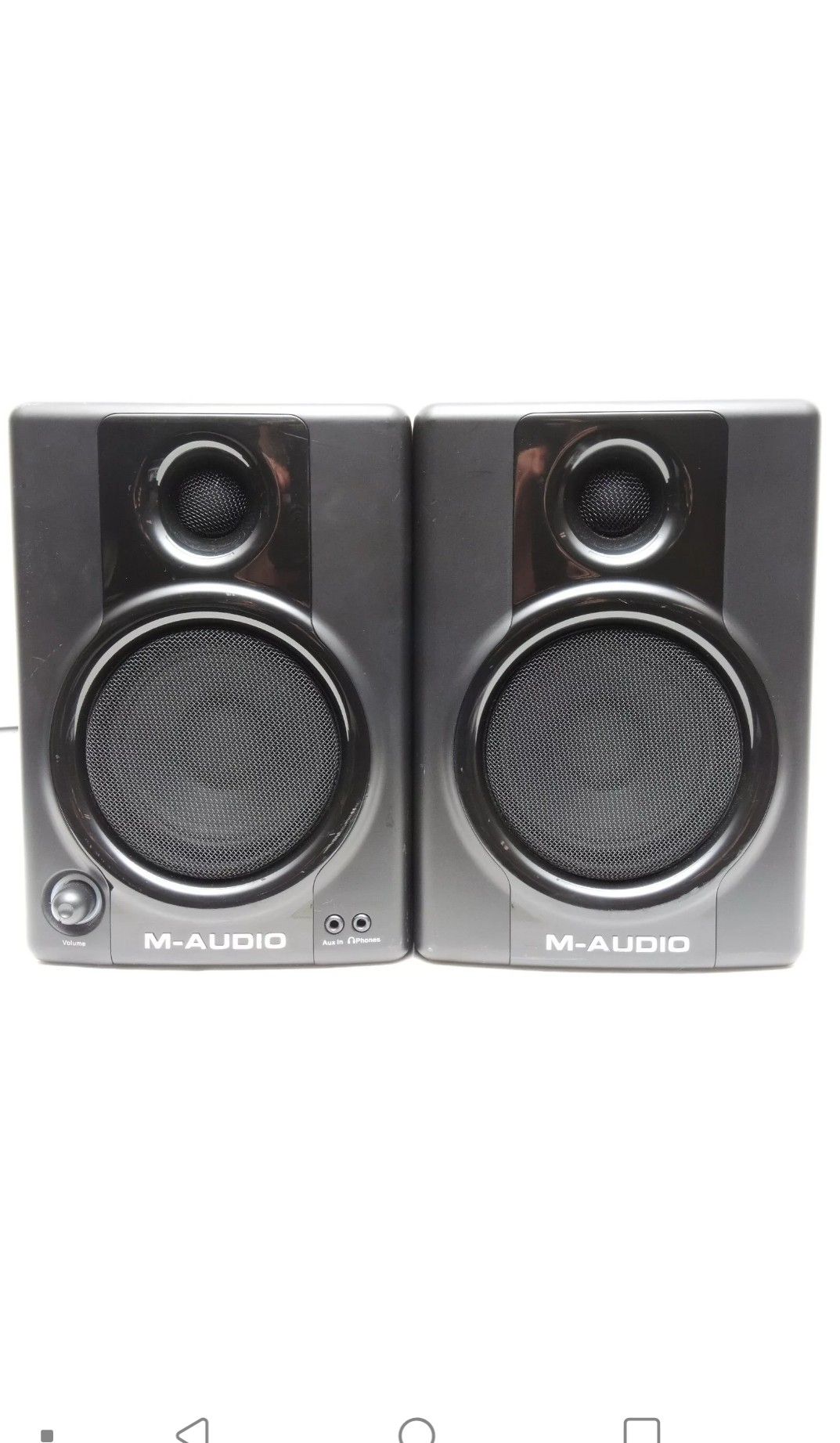 M-AUDIO AV40. Studio Monitors Speakers