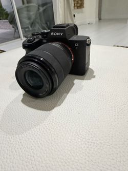 Sony alpha a7 iv with lens