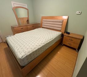 Queen size Bed + 4 peace and mattress
