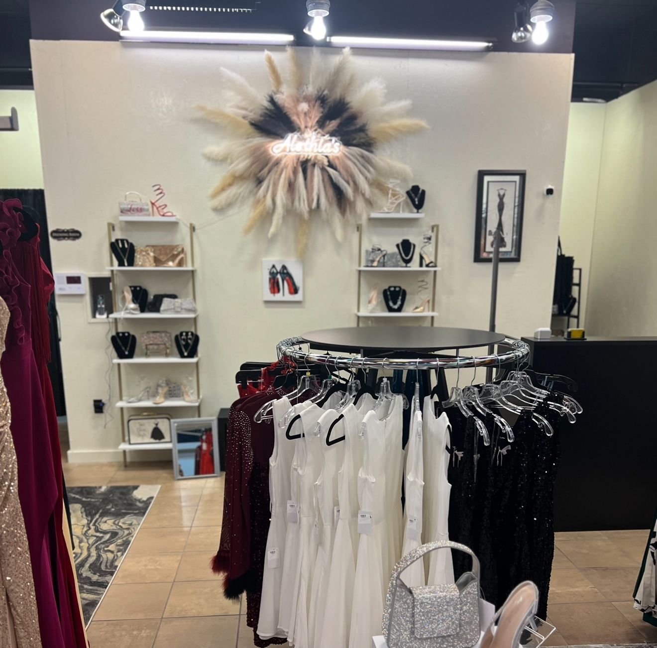 Round Clothing Rack For Boutique