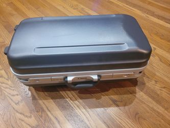 Canon Original Lens Case 200-400 — Genuine Hard Case — Excellent Condition — Keys Included