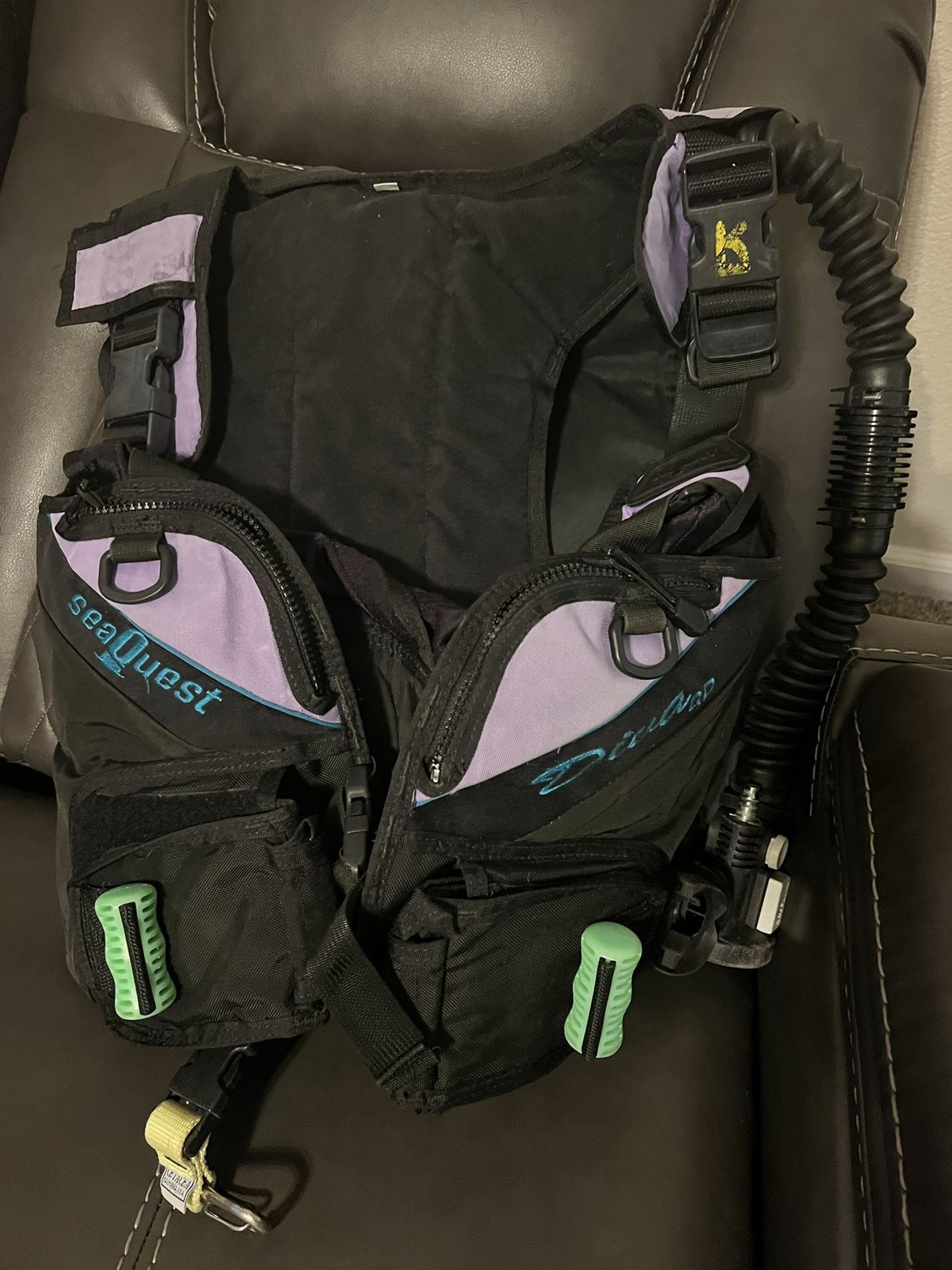 Buoyancy compensator