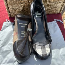 Burberry Women Shoes 381/2