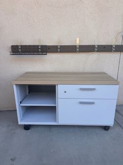 Lockable rolling drawer cabinet