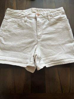Universal thread white jean shorts size 6
