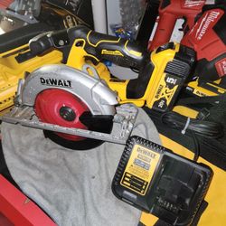 Firm Price🛑 Dewalt 20v Brushless 6"1/2 Used Good Circular Saw. Batt&Charger Included. Precio Firme 🛑 