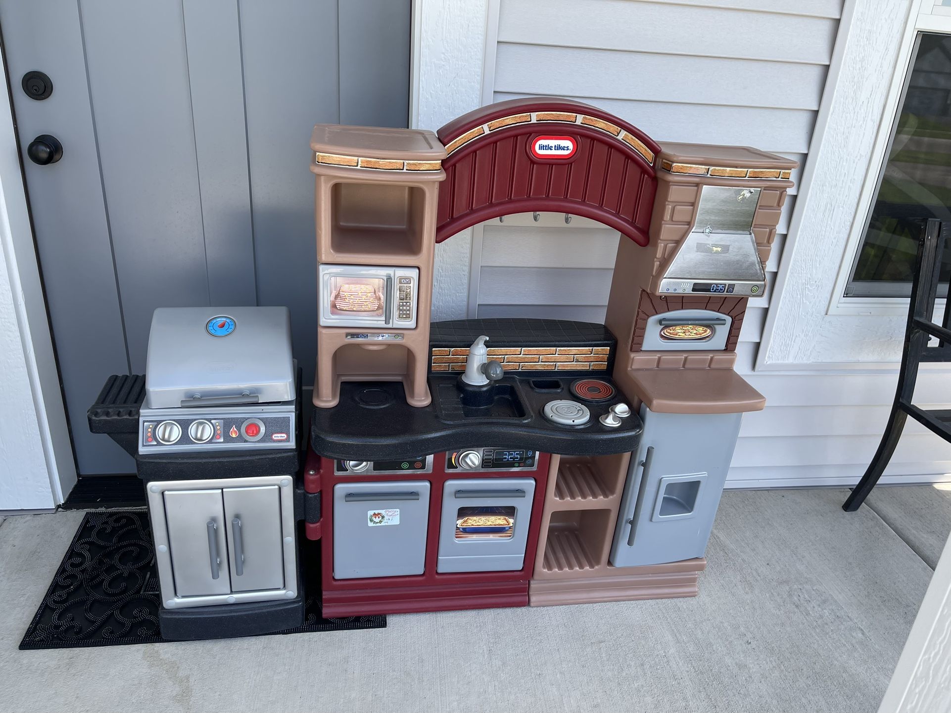 Great Condition Kids Kitchen/Barbecue Set!