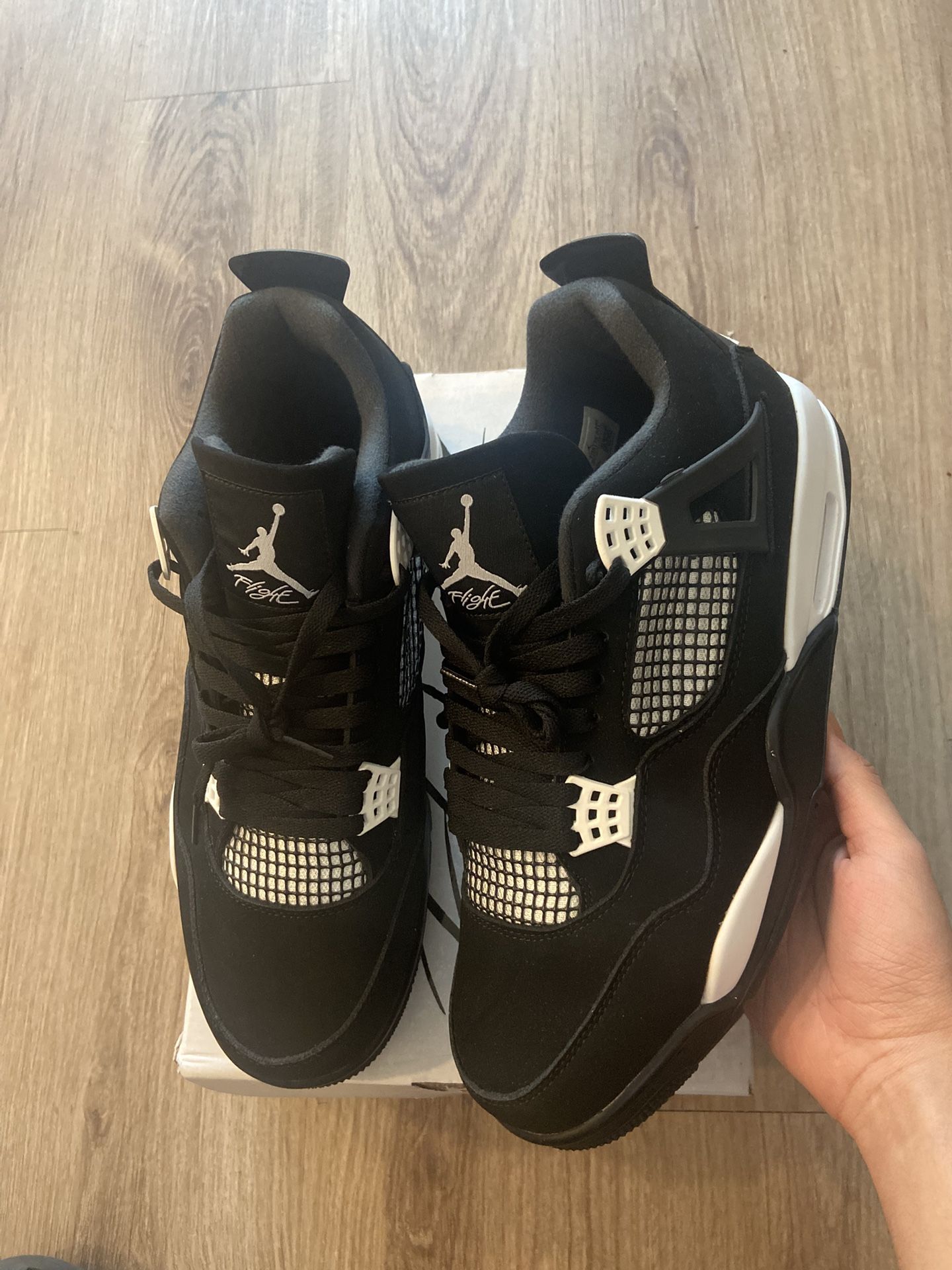 Jordan 4 White Thunder