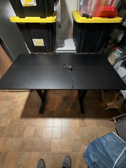 Adjustable desk