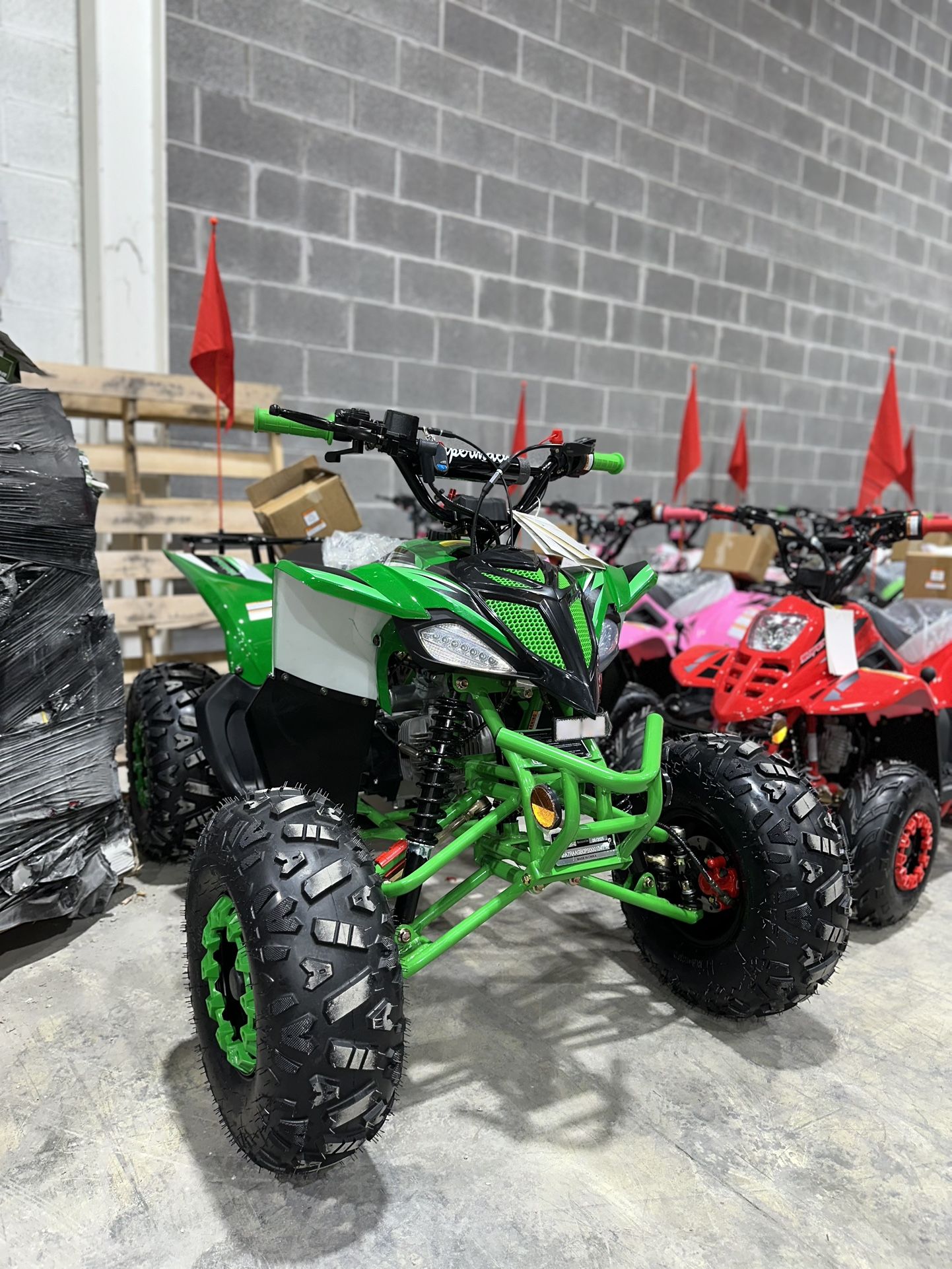 Sports. 125cc ATV + FREE Helmet