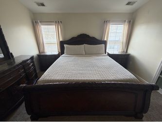 North Shore King Sleigh Bedroom Set