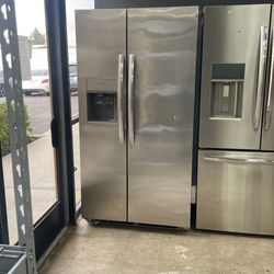 Frigidaire side-by-side refrigerator B 
