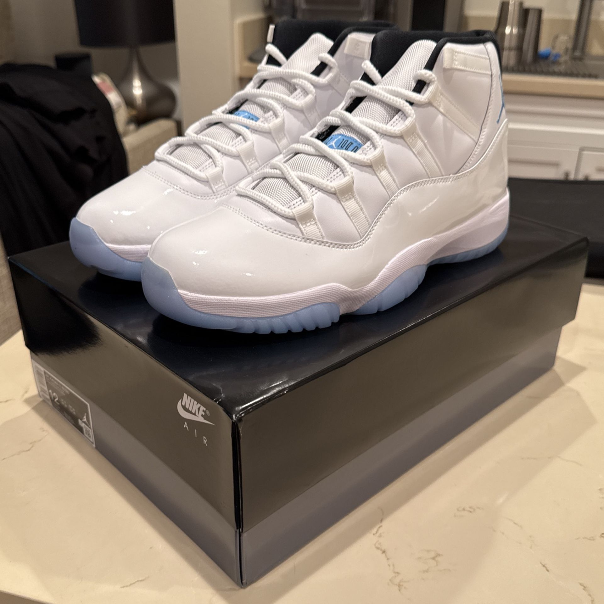 Air Jordan 11 retro North Carolina colors size 12