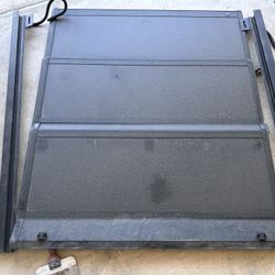 2023 Jeep Gladiator pickup truck tonneau cover, 90% new, non-destructive installation, please quote