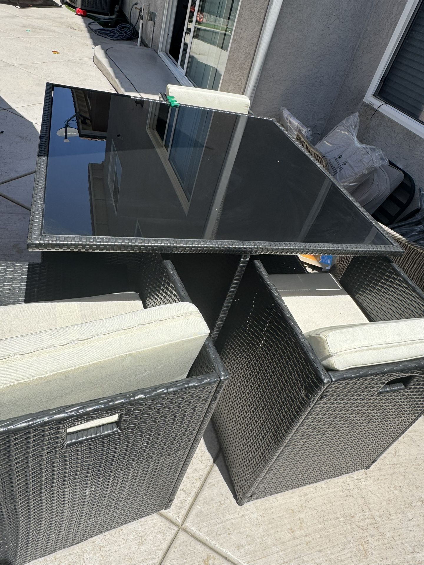 Patio set in great condition- rain proof