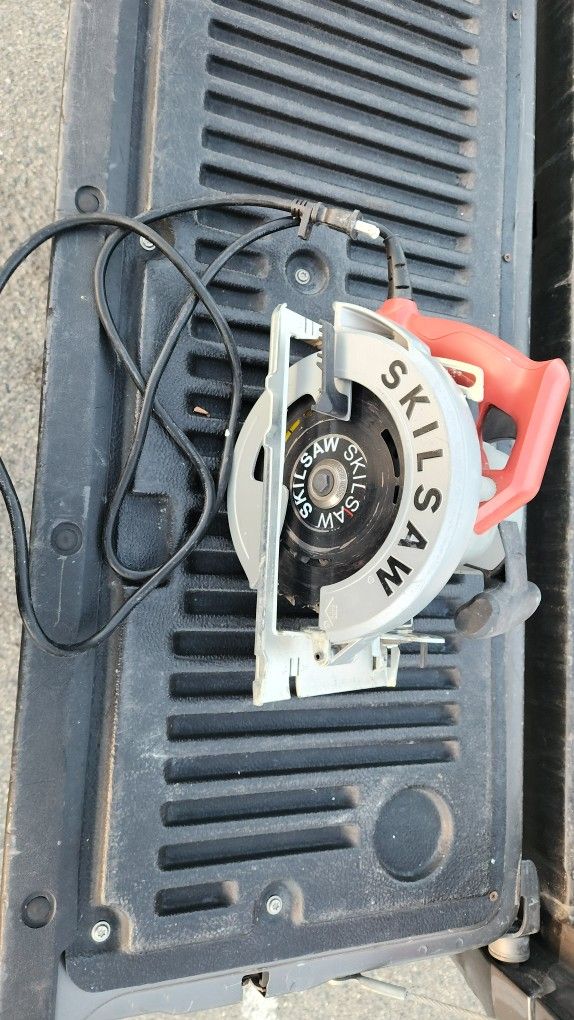 SKIL 15 amps 7-1/4 in. Corded Circular Saw