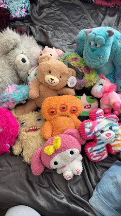 Mixed Lot of Stuffed Animal Plush Toys