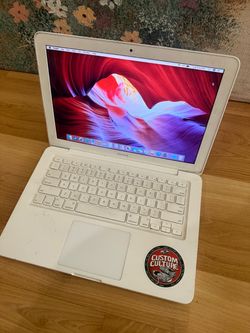 White MacBook 13"