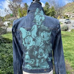  Disney Celebrated Women’s Denim Jean Jacket Size Large   