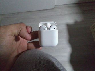 Apple AirPods (2nd Generation) - Working Great
