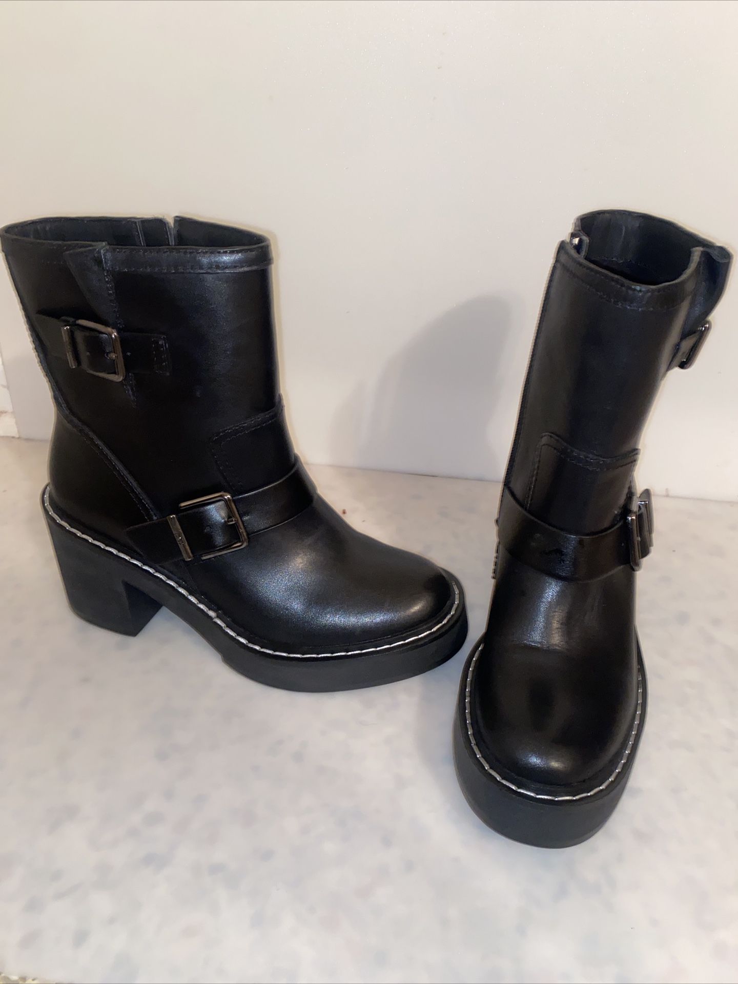 DKNY Womens Rainy 7.5 Cold Weather Ankle Winter & Snow Boots Shoes Zipper Black 