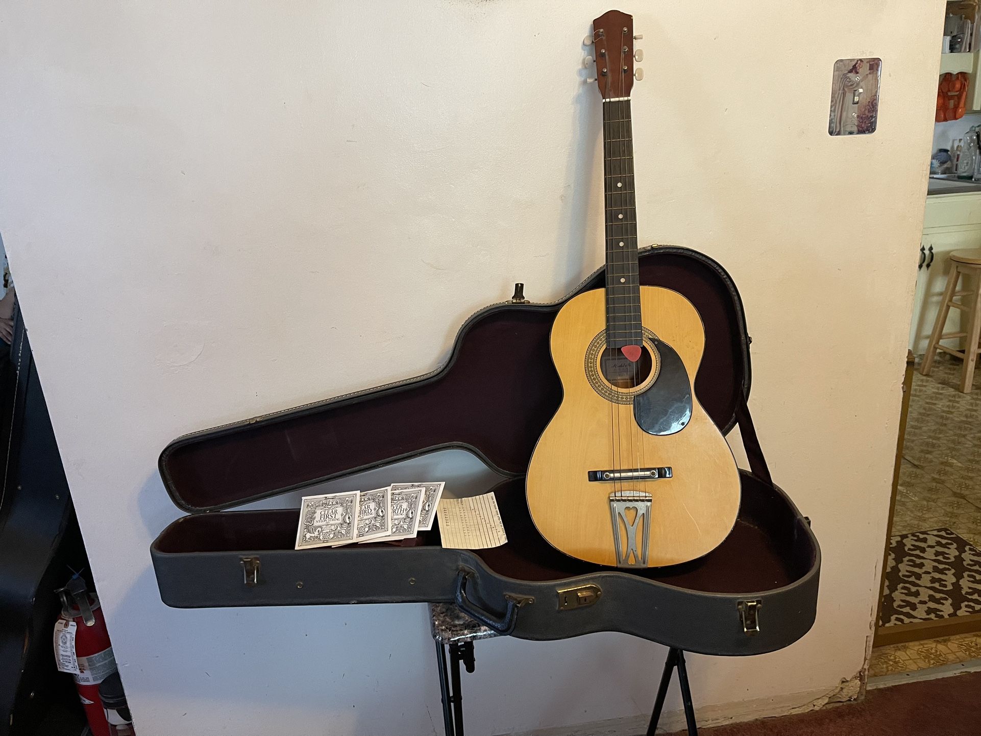Vintage Korean Lindell Acoustic 6 String Parlor Guitar For 60’s - 70’s